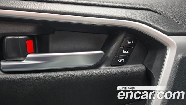 Toyota RAV4 2019 — photo 28