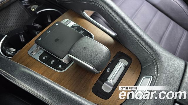 Mercedes-Benz GLE-Class 2019 — photo 16