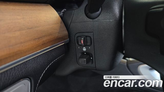 Mercedes-Benz GLE-Class 2019 — photo 17
