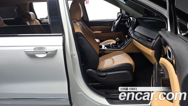 Kia Canival 2023 — photo 16