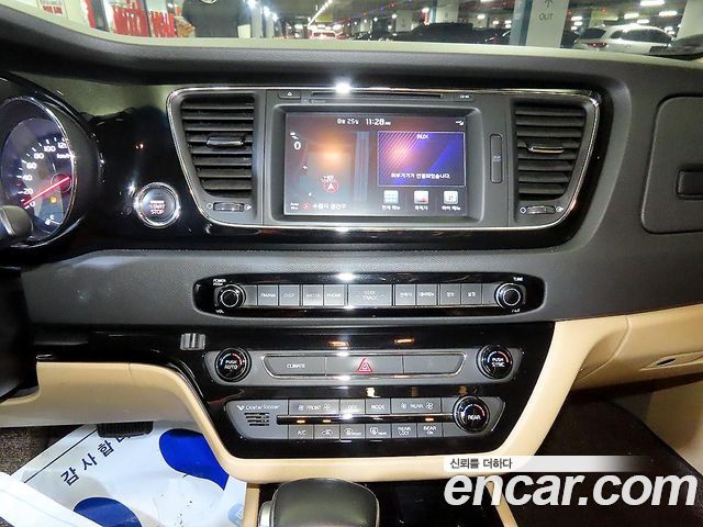 Kia Canival 2018 — photo 13