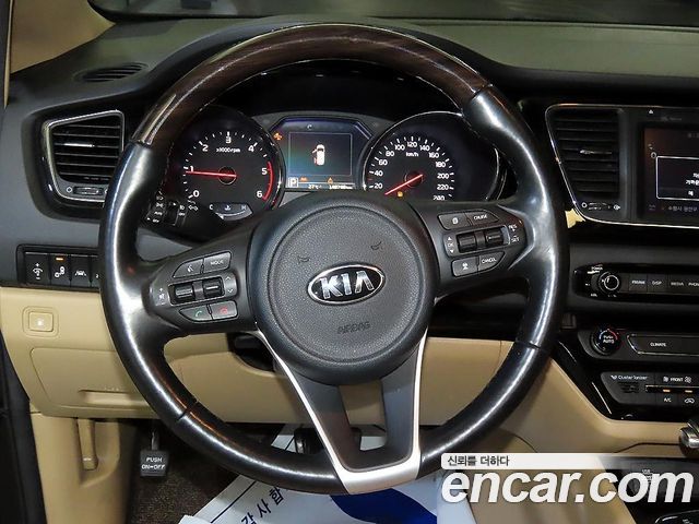 Kia Canival 2018 — photo 19