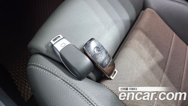 Mercedes-Benz EQB 2024 — photo 23