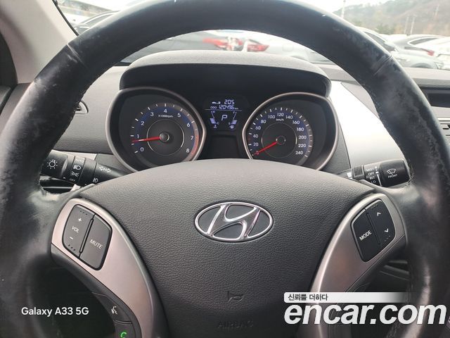 Hyundai AVANTE 2014 — photo 15