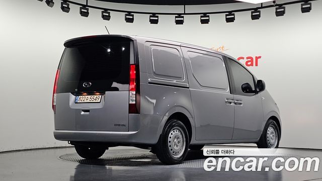 Hyundai Staria 2023 — photo 2