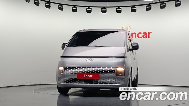 Hyundai Staria 2023 — photo 3