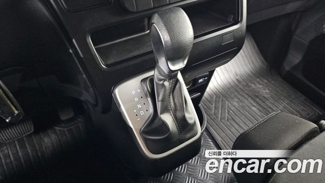 Hyundai Staria 2023 — photo 9