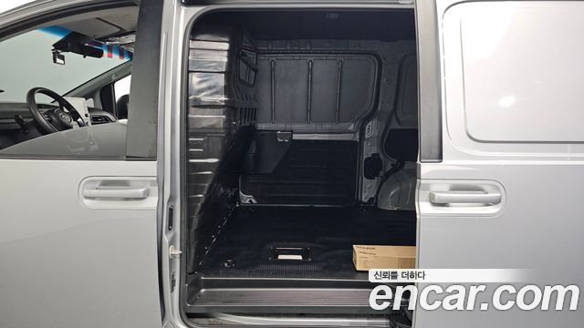 Hyundai Staria 2023 — photo 11