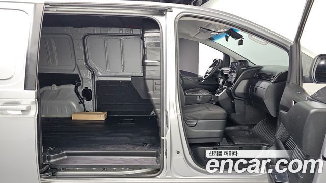 Hyundai Staria 2023 — photo 12