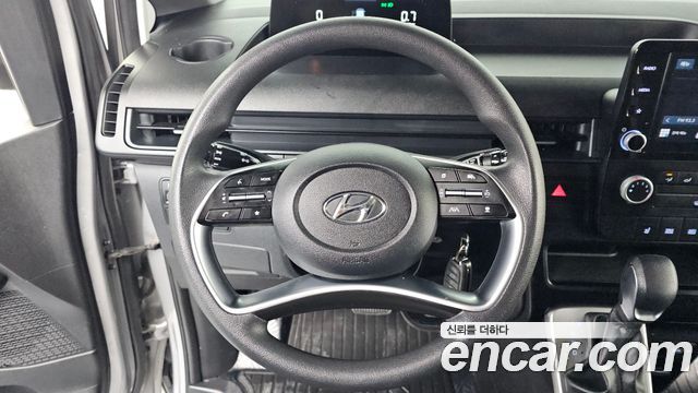 Hyundai Staria 2023 — photo 16