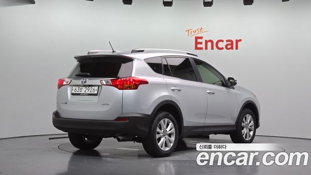 Toyota RAV4 2015 — photo 2