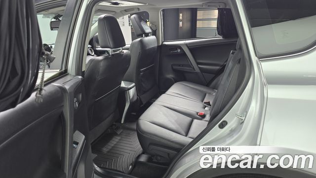 Toyota RAV4 2015 — photo 11