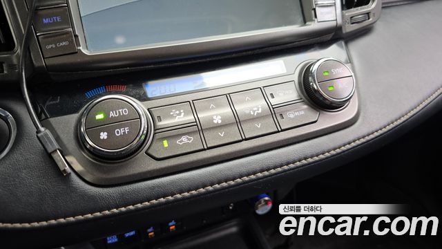Toyota RAV4 2015 — photo 13