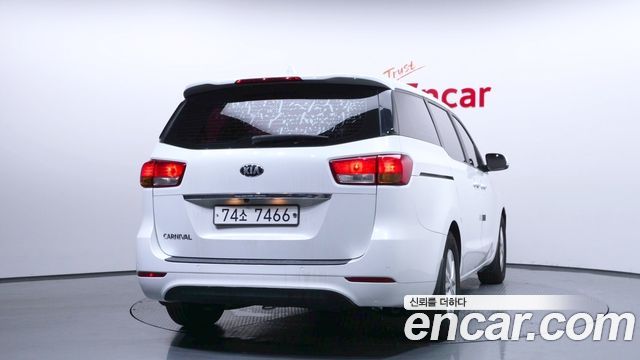 Kia Canival 2016 — photo 4