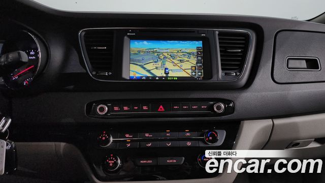 Kia Canival 2016 — photo 19