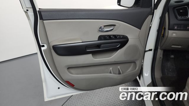 Kia Canival 2016 — photo 14