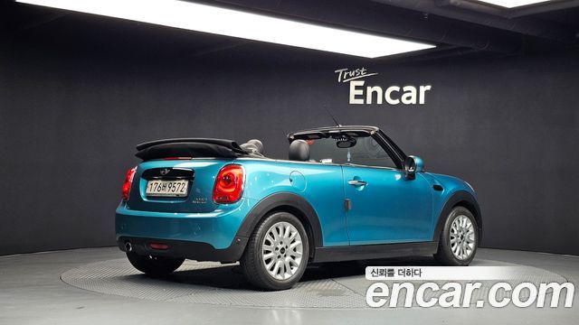 Mini Cooper Convertible 2016 — photo 2