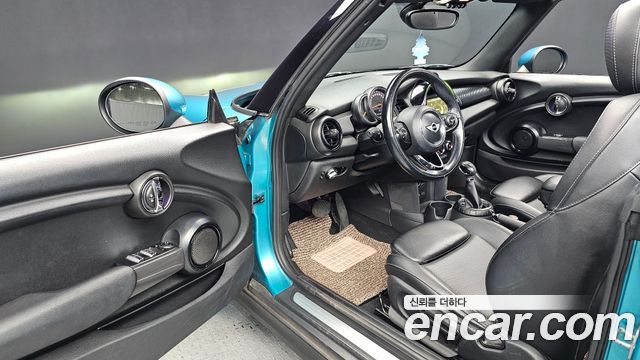 Mini Cooper Convertible 2016 — photo 10