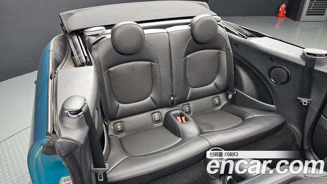 Mini Cooper Convertible 2016 — photo 11