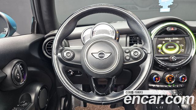 Mini Cooper Convertible 2016 — photo 13