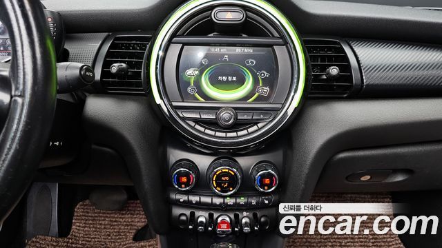 Mini Cooper Convertible 2016 — photo 14
