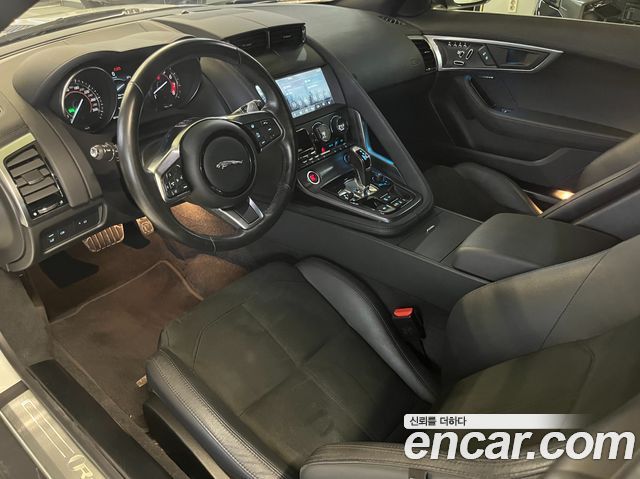 Jaguar F-TYPE 2019 — photo 11