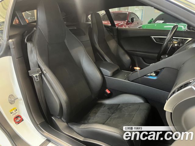 Jaguar F-TYPE 2019 — photo 19