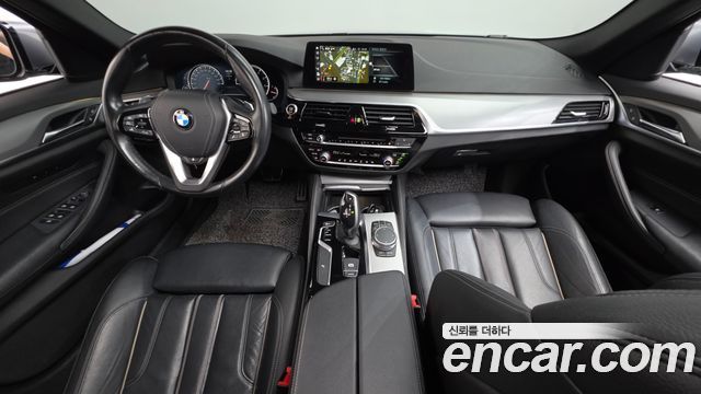 BMW 5-Series 2018 — photo 10
