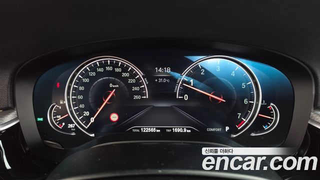 BMW 5-Series 2018 — photo 11