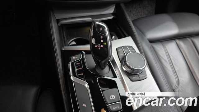 BMW 5-Series 2018 — photo 12