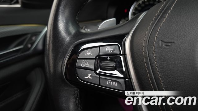 BMW 5-Series 2018 — photo 22
