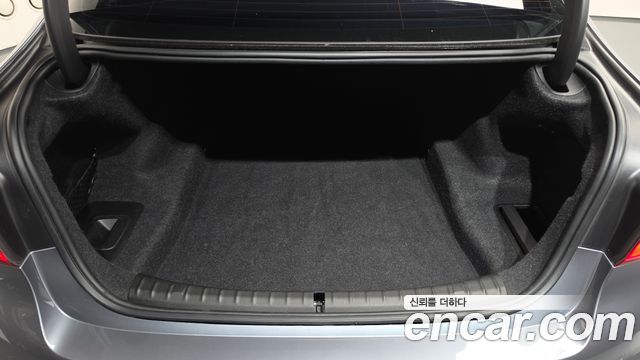 BMW 5-Series 2018 — photo 25