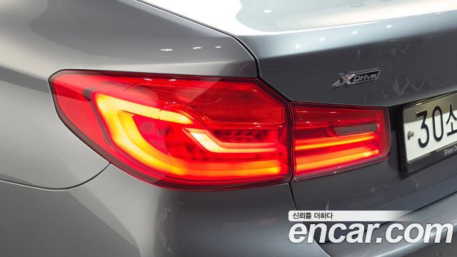BMW 5-Series 2018 — photo 9