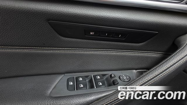 BMW 5-Series 2018 — photo 29