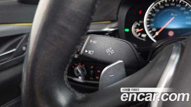 BMW 5-Series 2018 — photo 30