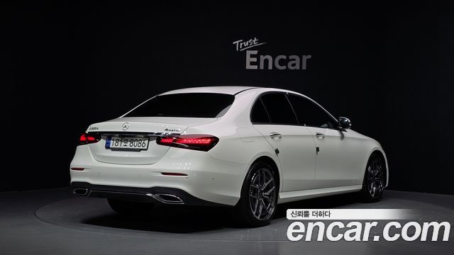 Mercedes-Benz E-Class 2023 — photo 2