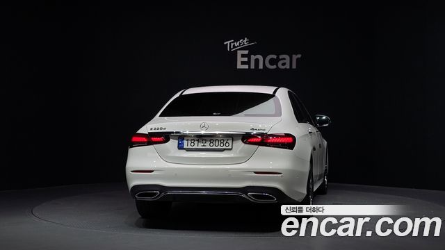Mercedes-Benz E-Class 2023 — photo 4