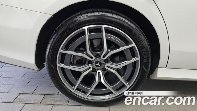 Mercedes-Benz E-Class 2023 — photo 5