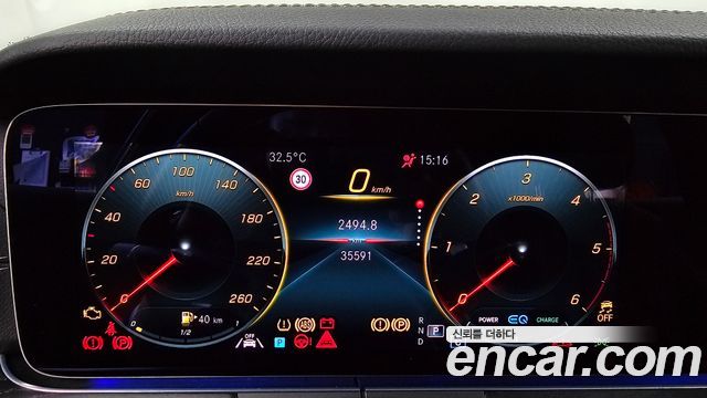 Mercedes-Benz E-Class 2023 — photo 11