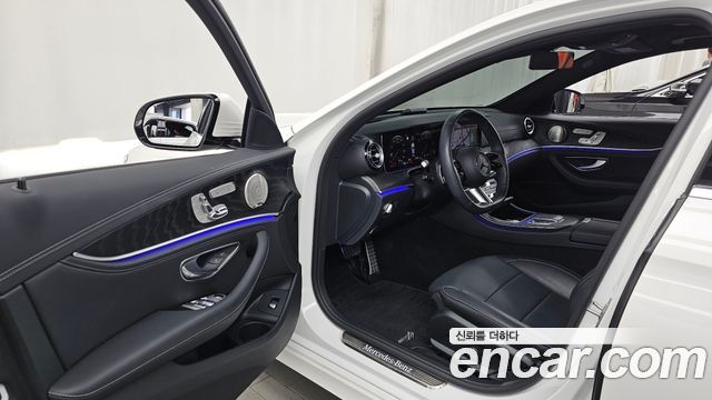 Mercedes-Benz E-Class 2023 — photo 13