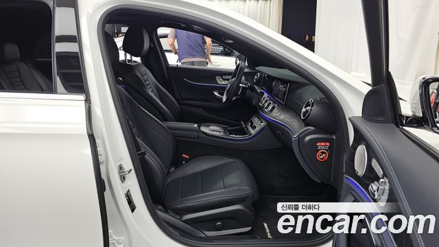 Mercedes-Benz E-Class 2023 — photo 17
