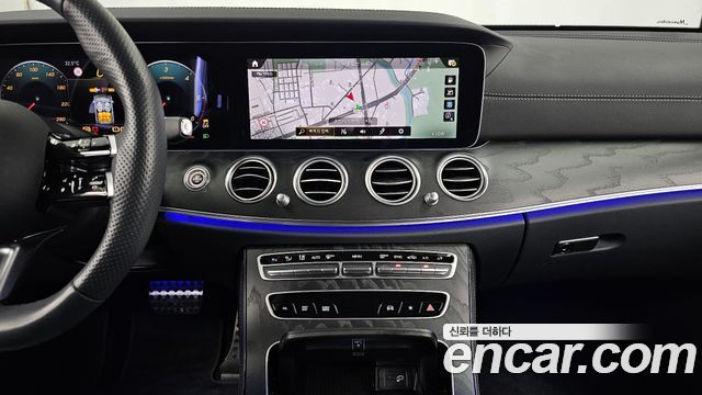 Mercedes-Benz E-Class 2023 — photo 20