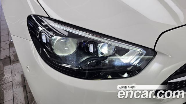 Mercedes-Benz E-Class 2023 — photo 8
