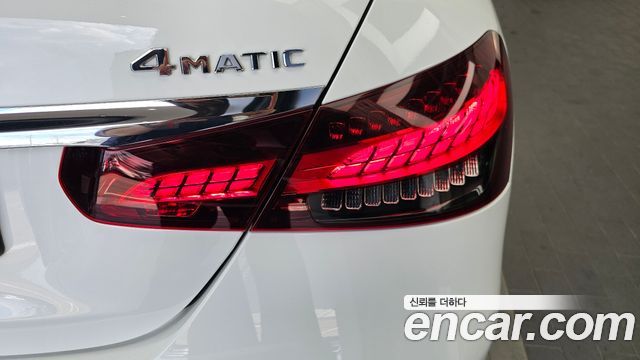 Mercedes-Benz E-Class 2023 — photo 9