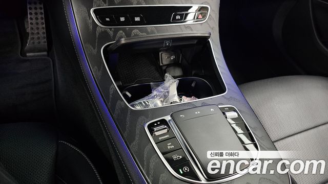 Mercedes-Benz E-Class 2023 — photo 27