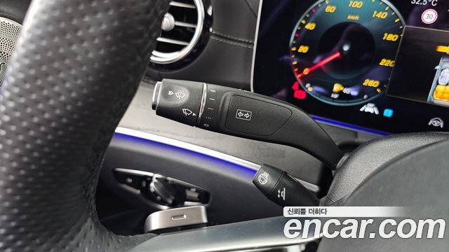 Mercedes-Benz E-Class 2023 — photo 34