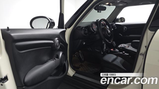 Mini Cooper 2021 — photo 13