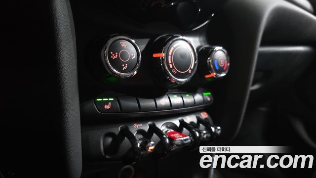 Mini Cooper 2021 — photo 23