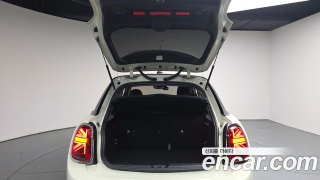 Mini Cooper 2021 — photo 26