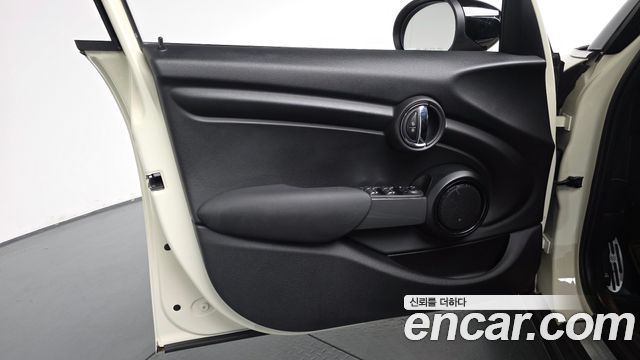 Mini Cooper 2021 — photo 14